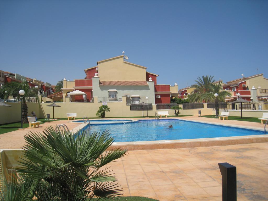 Bungalow Altos De La Bahia ตอร์เรเวียคา ห้อง รูปภาพ