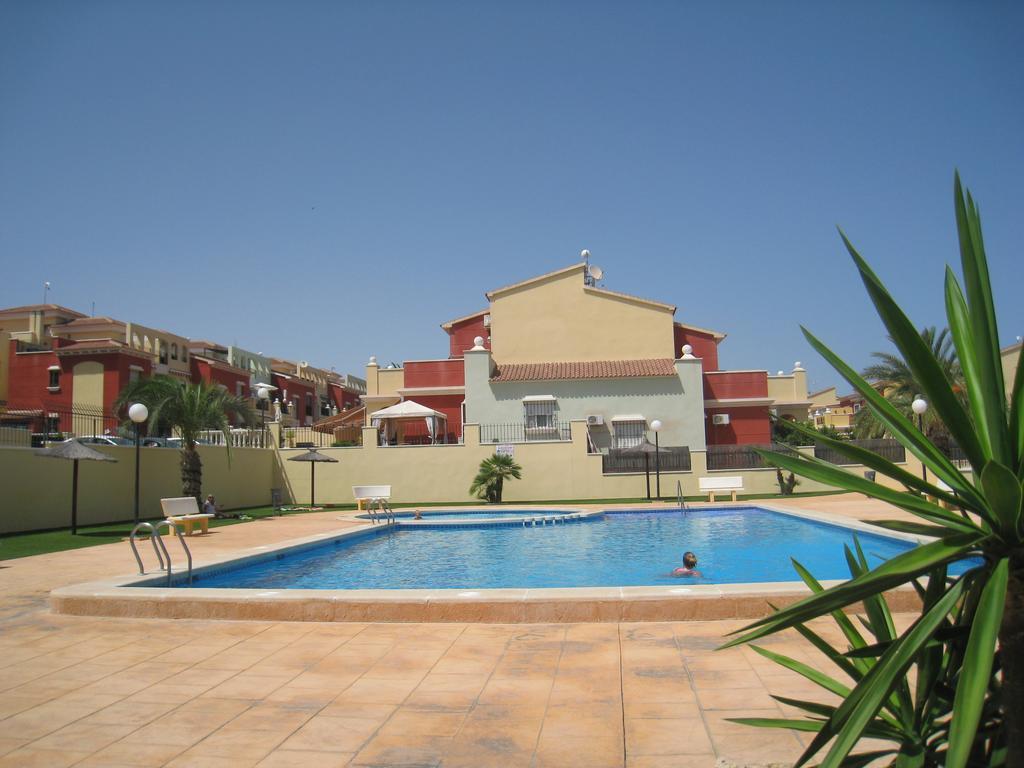 Bungalow Altos De La Bahia ตอร์เรเวียคา ห้อง รูปภาพ