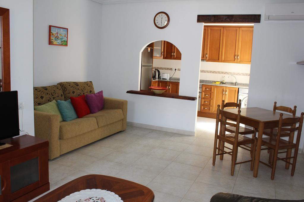 Bungalow Altos De La Bahia ตอร์เรเวียคา ภายนอก รูปภาพ